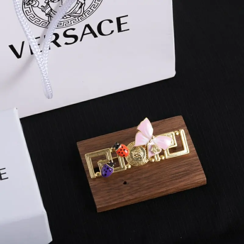 versace brooches pour femme s_111606a2